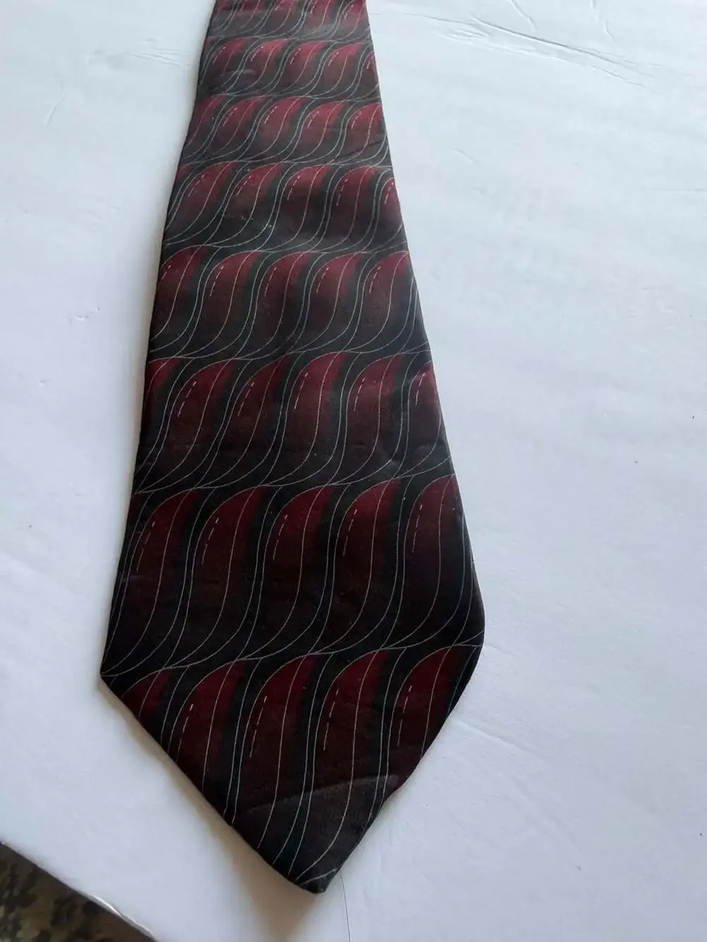 Alexander Julian Colours Men's 100% Silk Necktie with Red and Black Wave Pattern